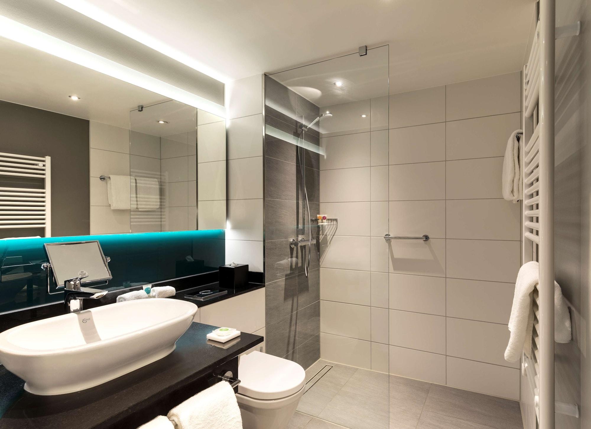 Hyatt Place Frankfurt Airport Франкфурт на Майн Екстериор снимка
